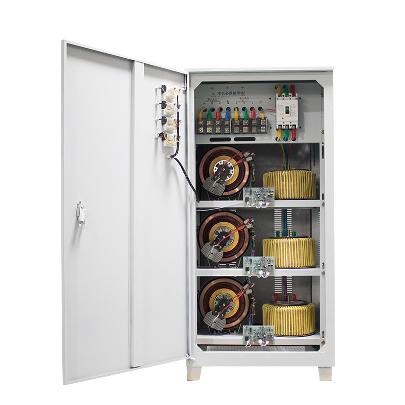 90KVA Трехфазный стабилизатор напряжения Автоматический регулятор напряжения с технологией сервомотора для лазерной режущей машины