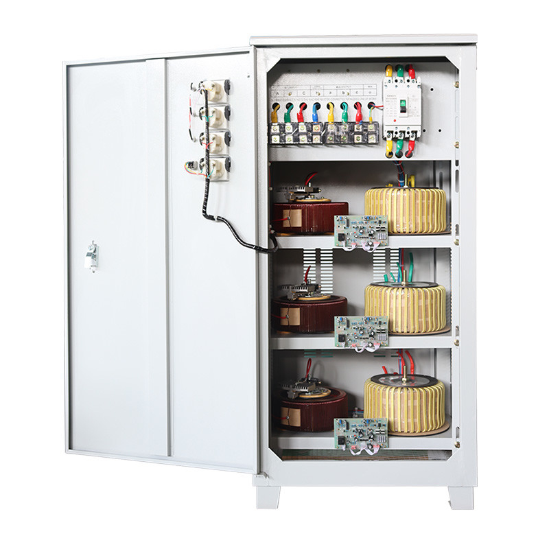 Фабричная продажа Трехфазный стабилизатор напряжения 40KVA 3-фазный серво AVR Автоматический регулятор напряжения 380V 415V 400V